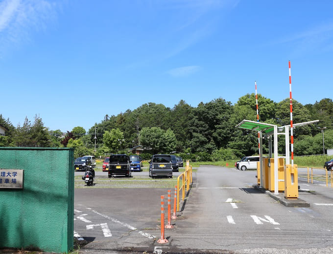 学生駐車場