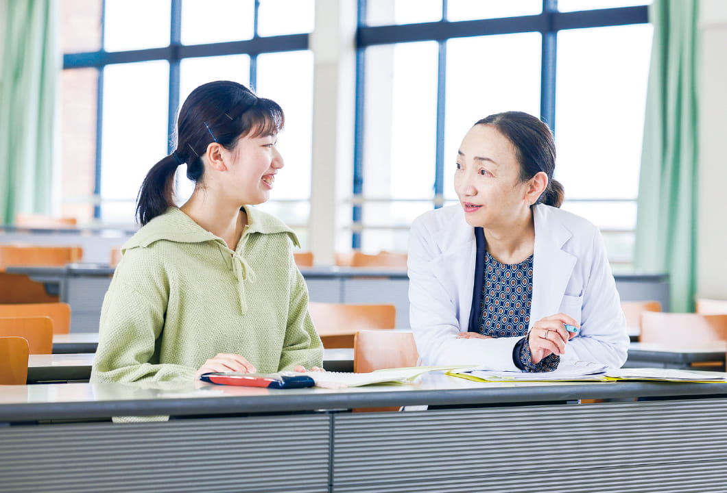 入学後はすぐにゼミ担当教員が日々の学習と進路をサポート